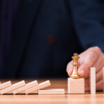 Crisis management, leadership to stop the domino effect